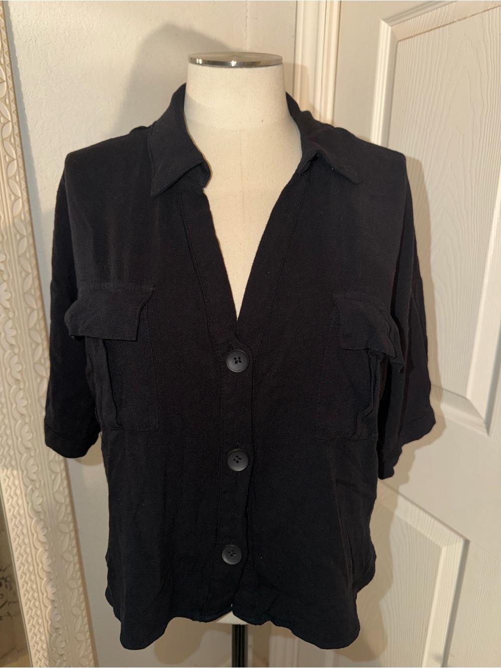 Moa Moa Black Short-Sleeve Button Front Shirt